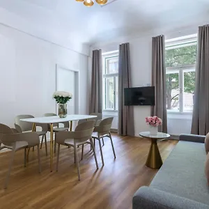 Encore Boutique By Dwellfort Prag